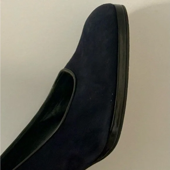 Stuart Weitzman Dark Blue Suede Pumps, size 8.5 - Picture 3 of 7